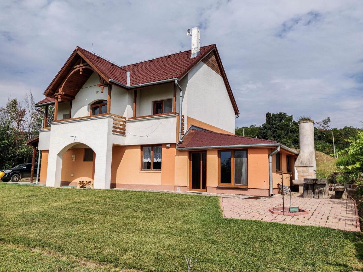 Vinox Winery Villa Vinica Luaran gambar